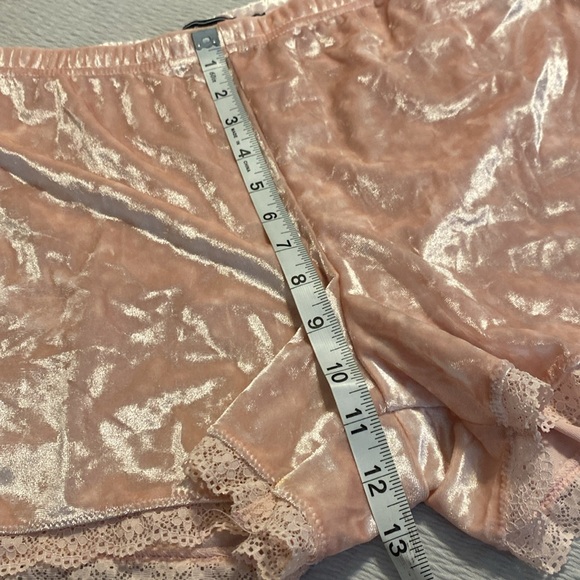 BCBGMaxAzria Women’s Pajama Set with Lace M Pink Babydoll Top Shorts Velvet NWT - Picture 12 of 13